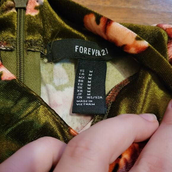 Forever 21, M | High Neck Long Sleeve Velvet Crop Top Olive Blush Colored - Picture 6 of 6